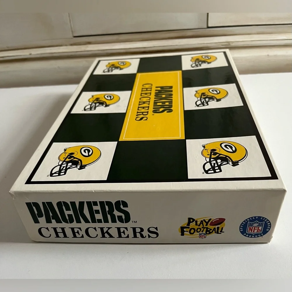 Vintage 1993 NFL GREEN BAY PACKERS vs VIKINGS NFL Helmet Checkers Board Game